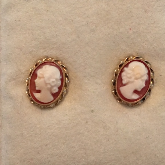 14K Gold Cameo Earrings - Picture 3 of 3
